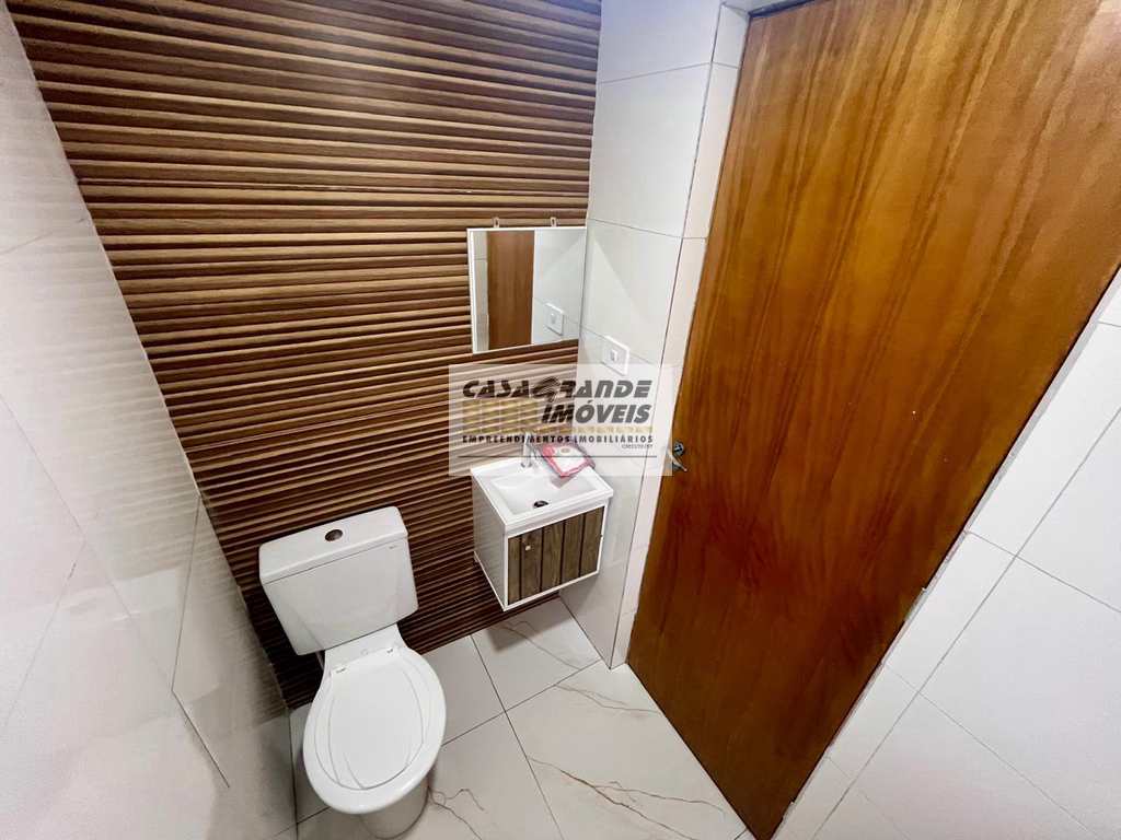 Casa em Praia Grande, no bairro Maracanã