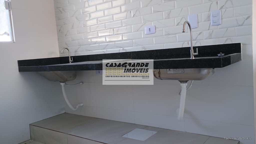 Casa de Condomínio em Praia Grande, no bairro Samambaia