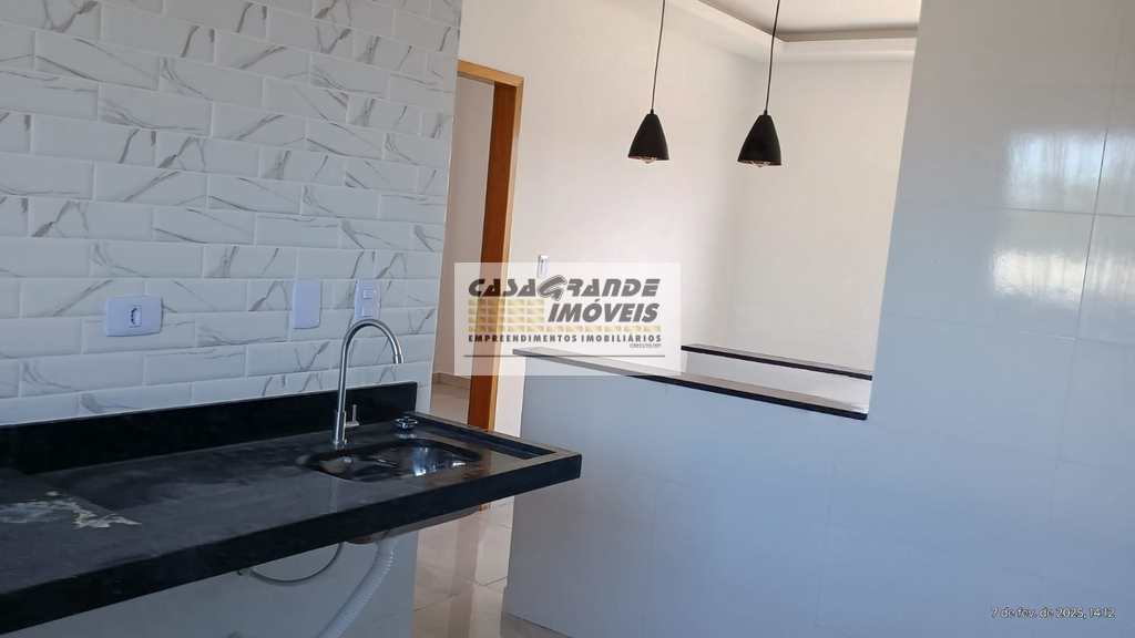 Casa de Condomínio em Praia Grande, no bairro Samambaia