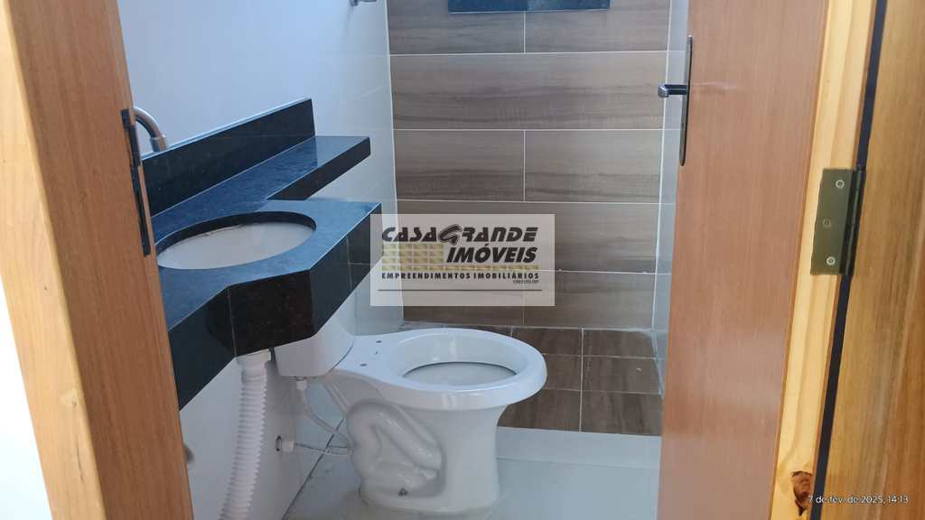 Casa de Condomínio em Praia Grande, no bairro Samambaia