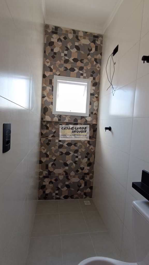 Casa de Condomínio em Praia Grande, no bairro Tupi