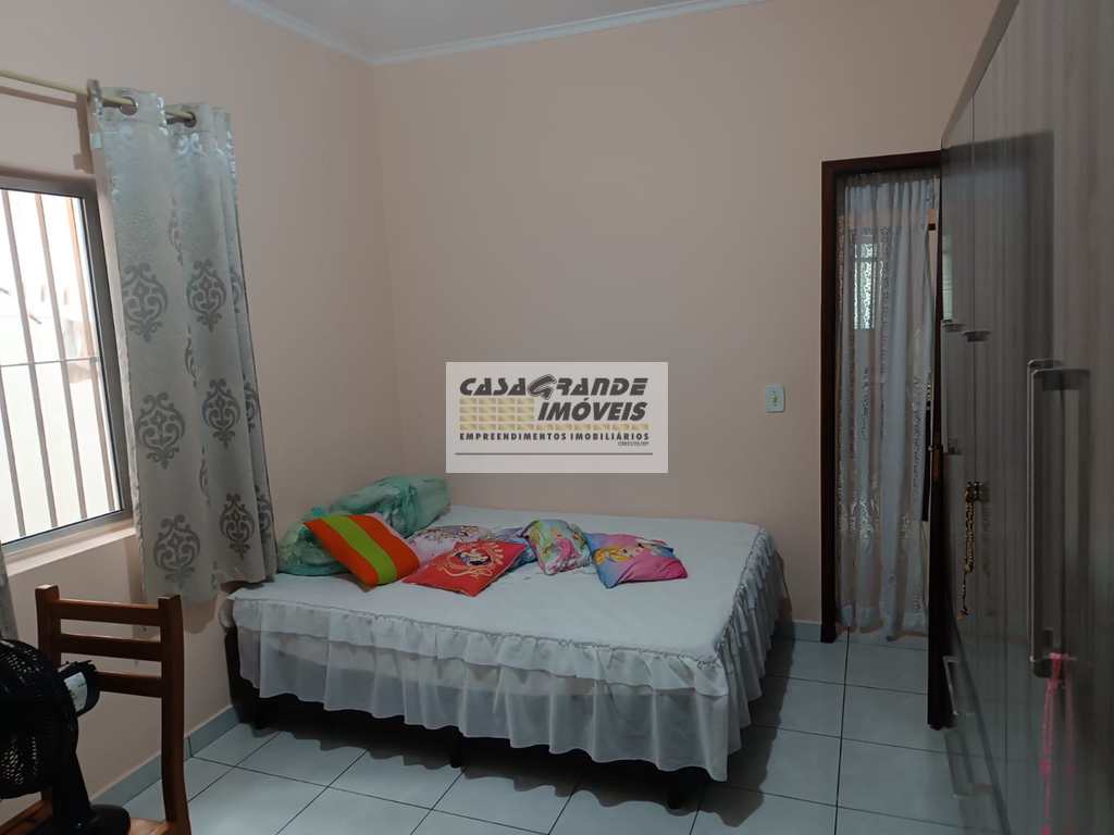 Casa em Praia Grande, no bairro Maracanã
