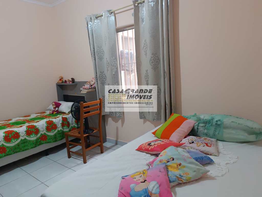Casa em Praia Grande, no bairro Maracanã
