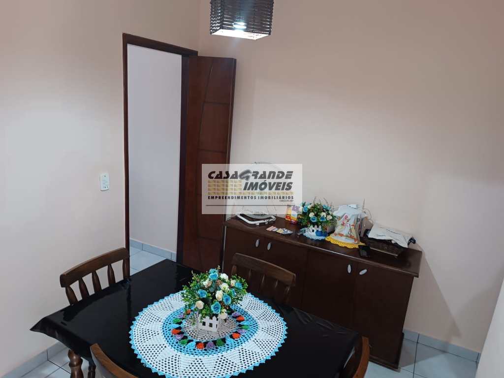 Casa em Praia Grande, no bairro Maracanã