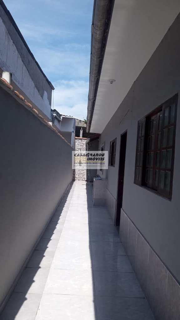 Casa em Praia Grande, no bairro Tupiry