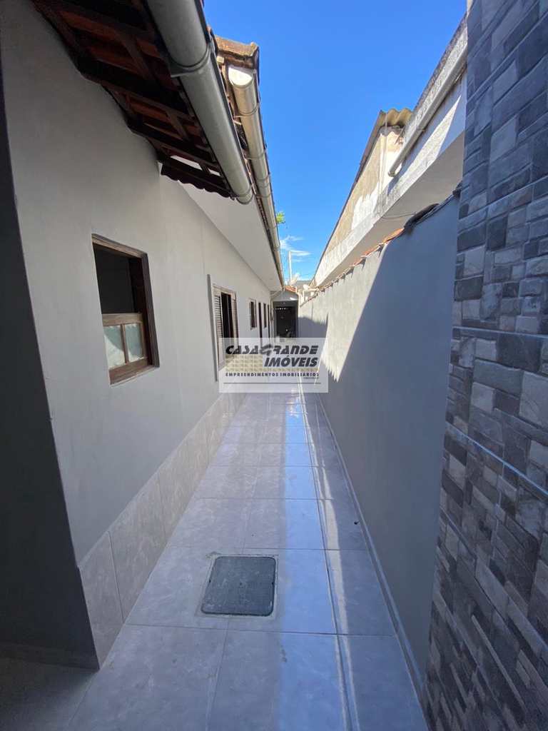 Casa em Praia Grande, no bairro Tupiry