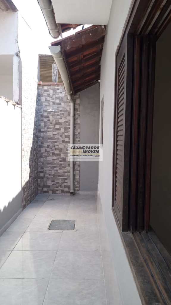 Casa em Praia Grande, no bairro Tupiry