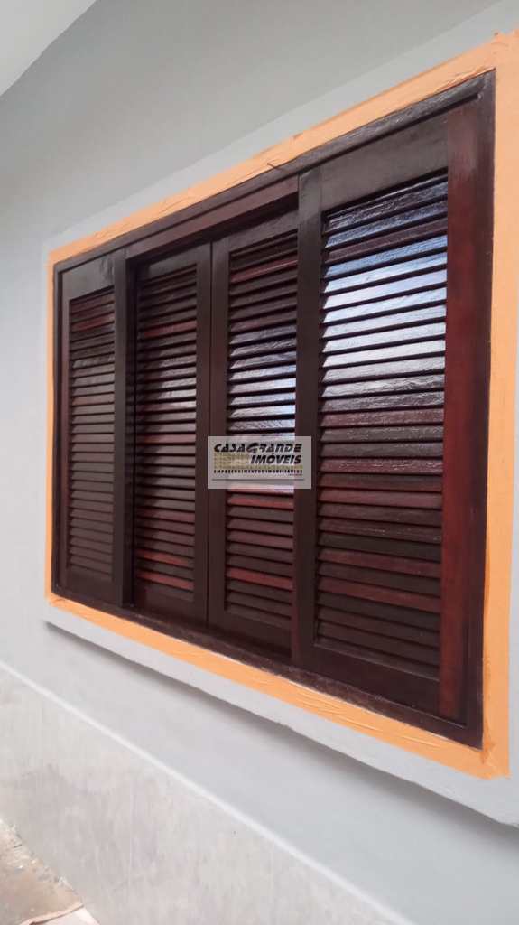 Casa em Praia Grande, no bairro Tupiry