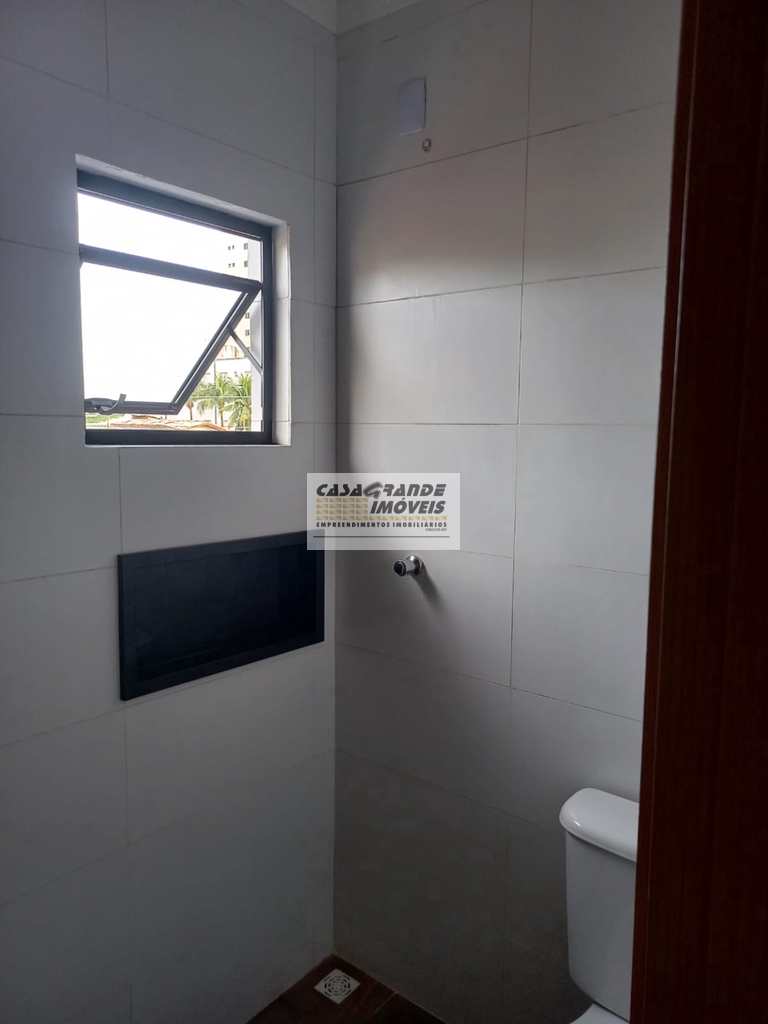 Sobrado de Condomínio em Praia Grande, no bairro Mirim