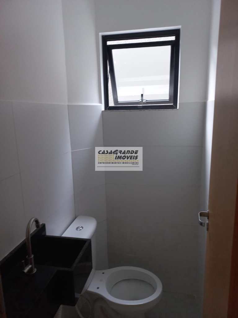 Sobrado de Condomínio em Praia Grande, no bairro Mirim