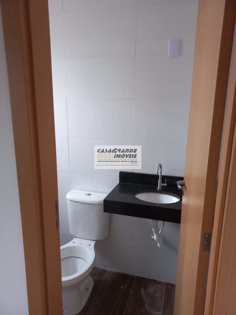 Sobrado de Condomínio em Praia Grande, no bairro Mirim