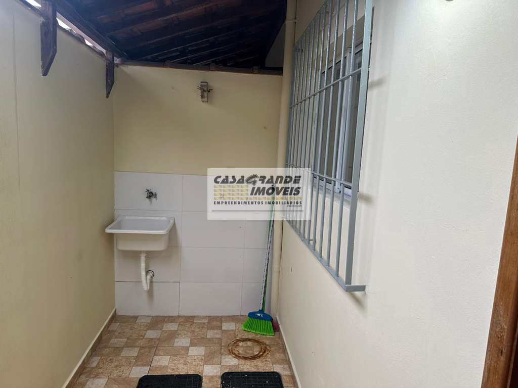 Casa de Condomínio em Praia Grande, no bairro Esmeralda