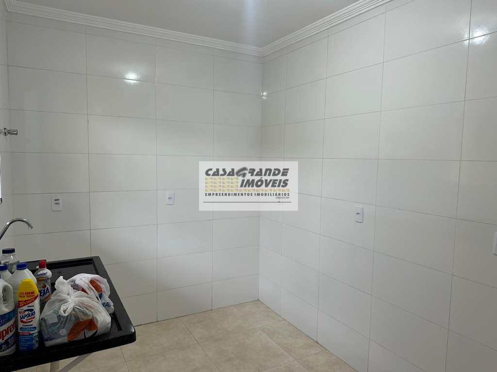 Casa de Condomínio em Praia Grande, no bairro Esmeralda