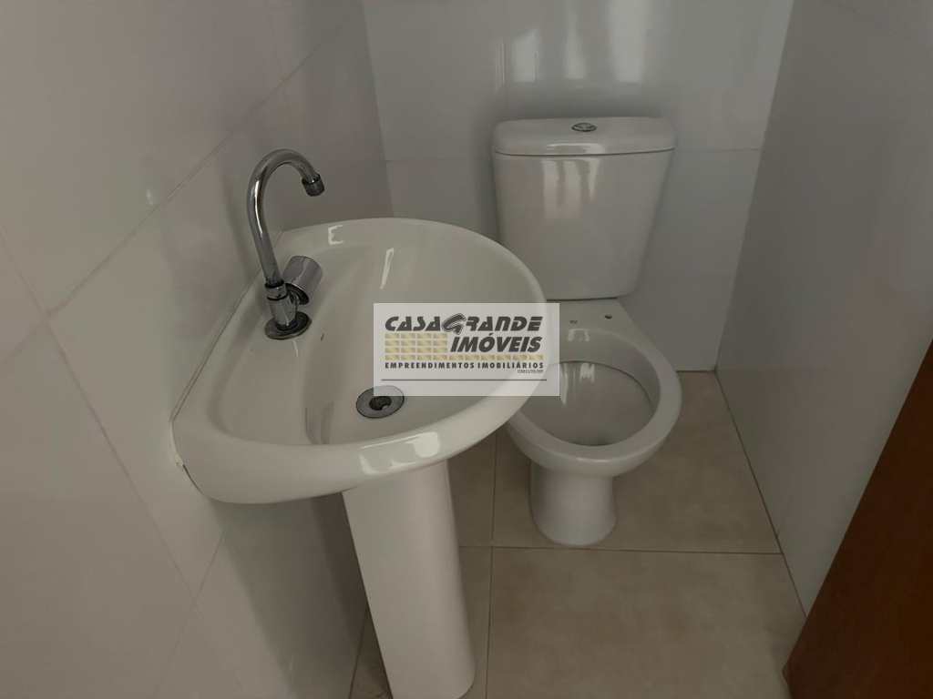 Casa de Condomínio em Praia Grande, no bairro Esmeralda