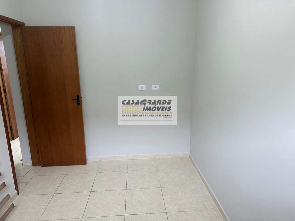 Casa de Condomínio em Praia Grande, no bairro Esmeralda