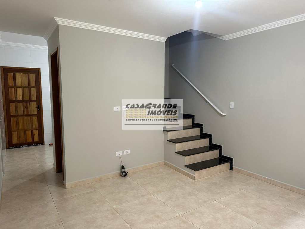 Casa de Condomínio em Praia Grande, no bairro Esmeralda