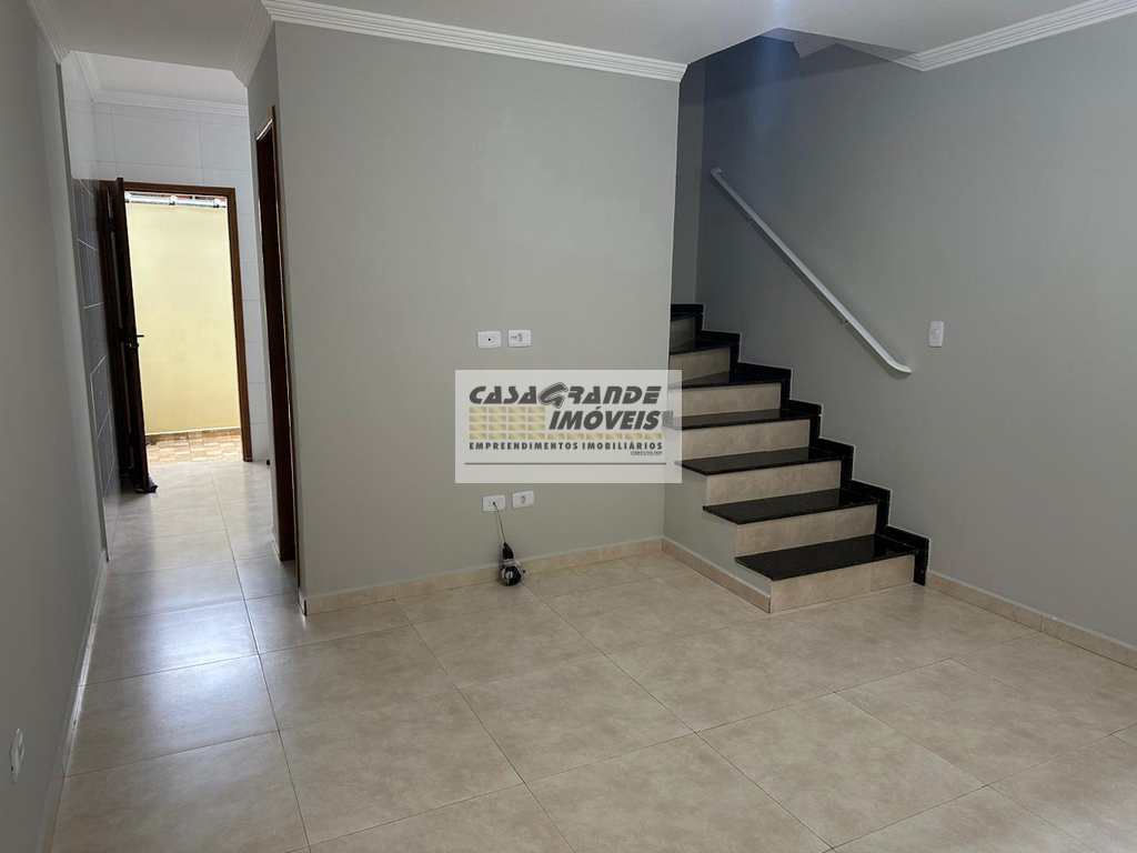 Casa de Condomínio em Praia Grande, no bairro Esmeralda