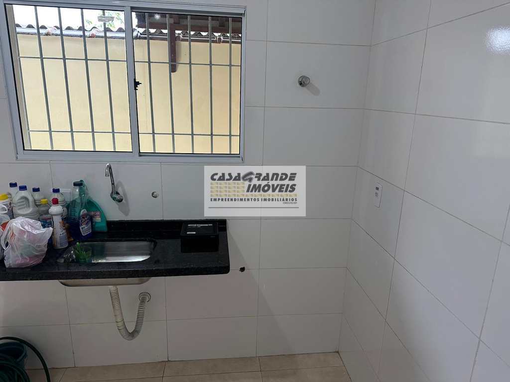 Casa de Condomínio em Praia Grande, no bairro Esmeralda
