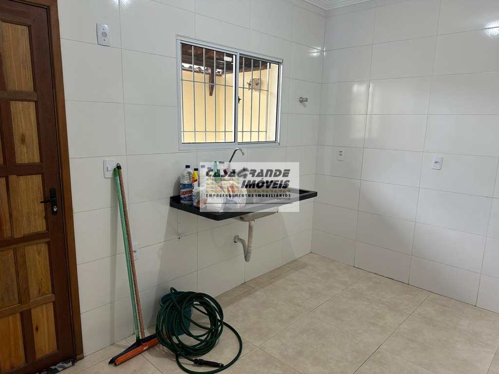 Casa de Condomínio em Praia Grande, no bairro Esmeralda