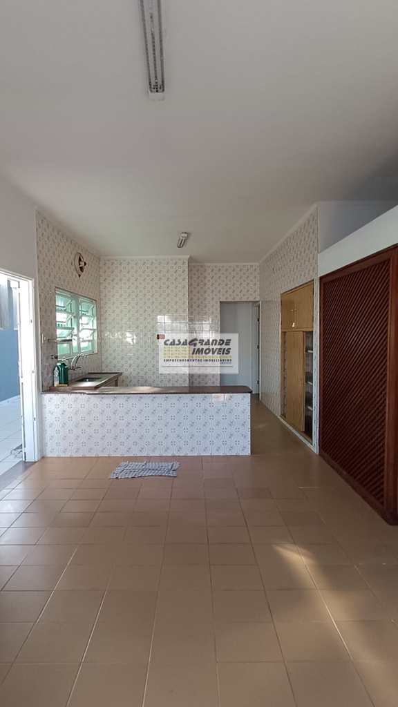 Casa em Praia Grande, no bairro Caiçara
