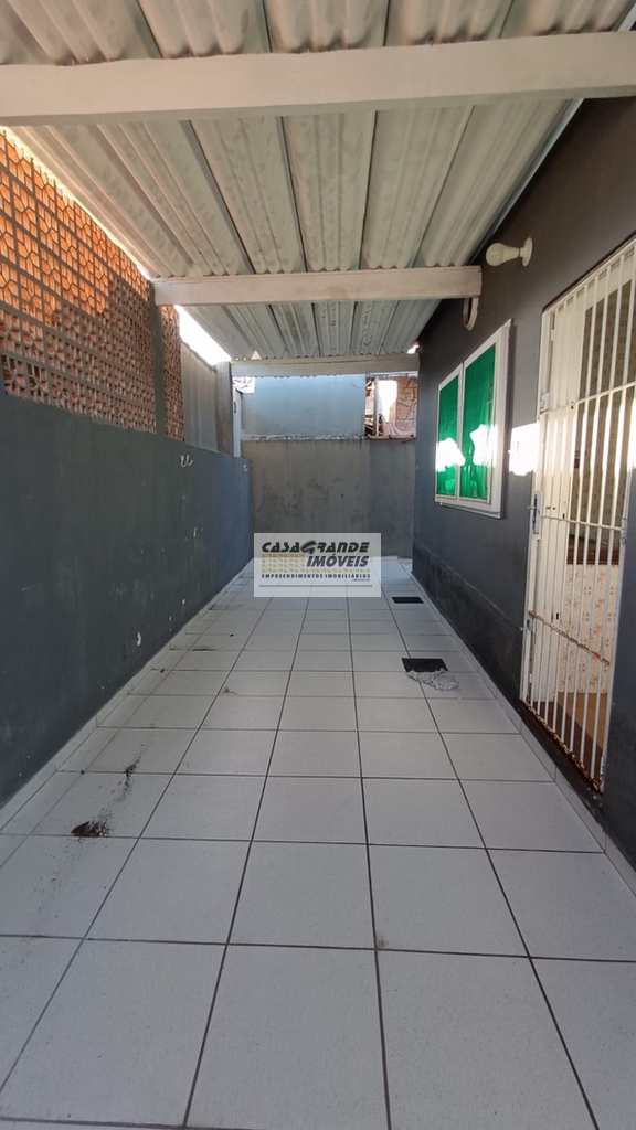 Casa em Praia Grande, no bairro Caiçara
