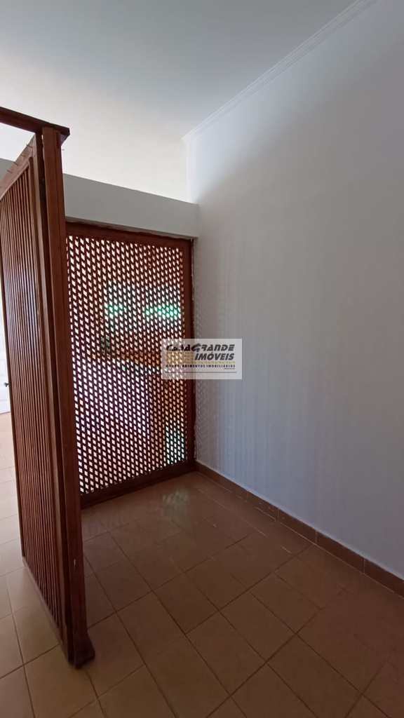 Casa em Praia Grande, no bairro Caiçara