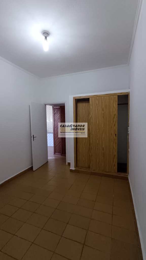 Casa em Praia Grande, no bairro Caiçara