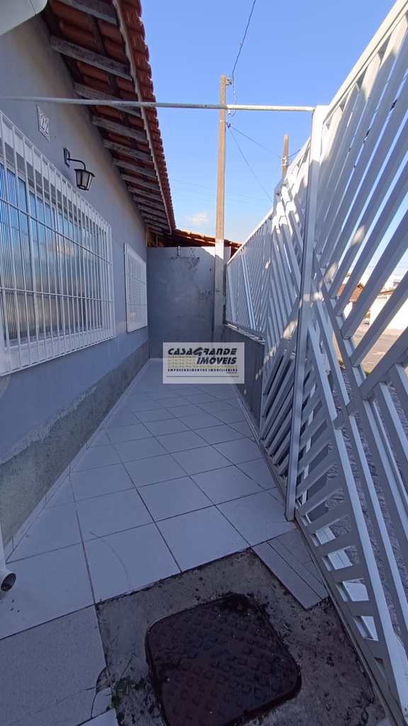 Casa em Praia Grande, no bairro Caiçara
