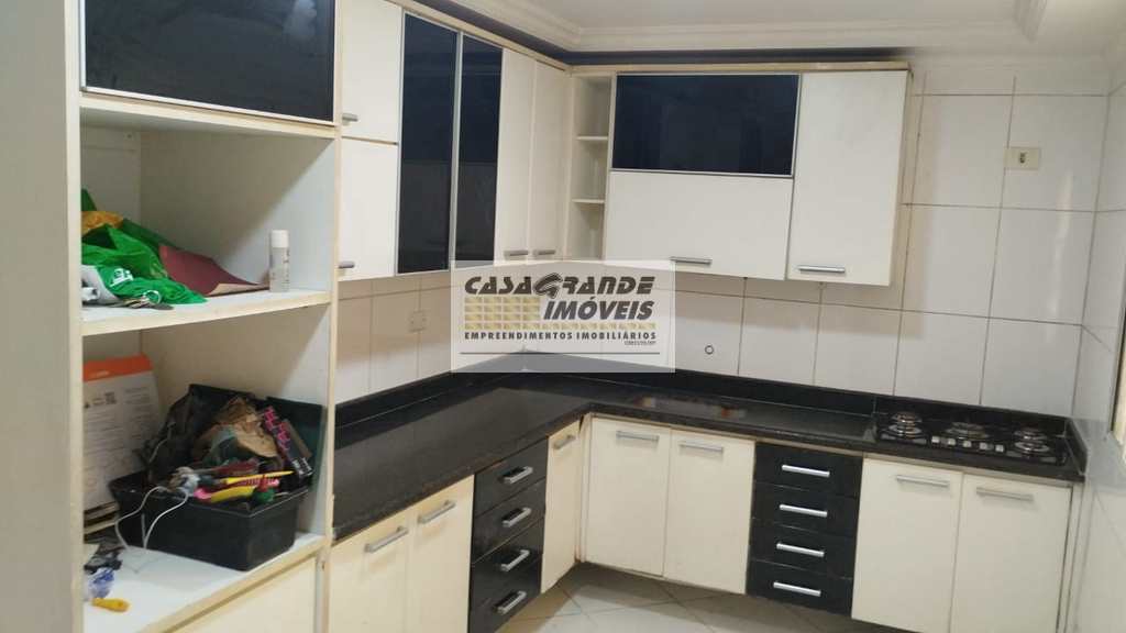 Sobrado em Praia Grande, no bairro Samambaia