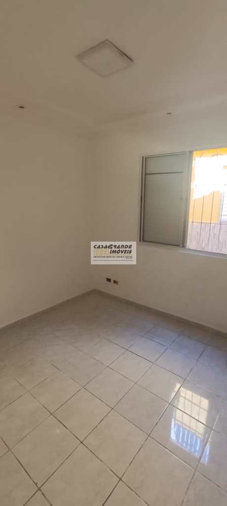 Sobrado em Praia Grande, no bairro Samambaia