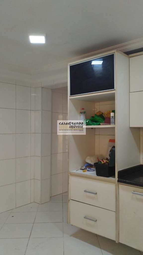 Sobrado em Praia Grande, no bairro Samambaia