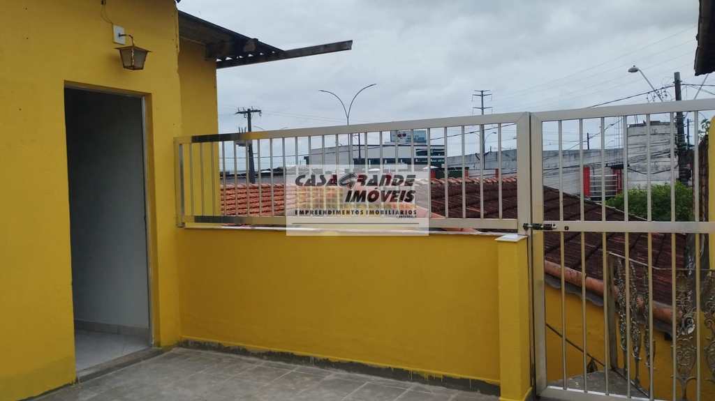 Sobrado em Praia Grande, no bairro Samambaia