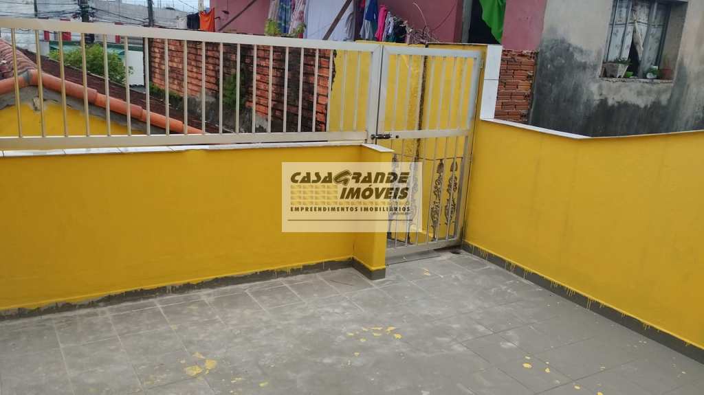 Sobrado em Praia Grande, no bairro Samambaia