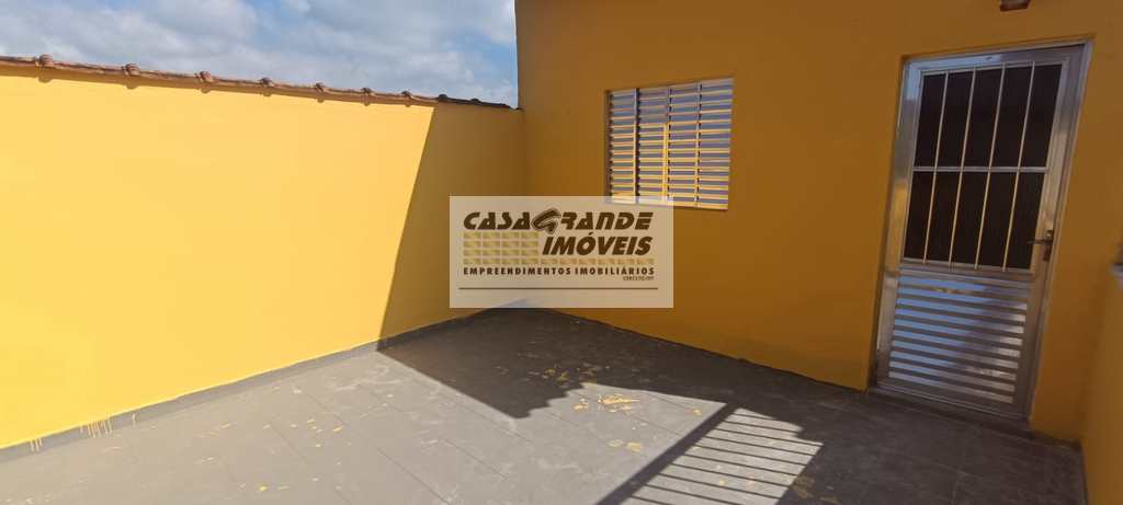 Sobrado em Praia Grande, no bairro Samambaia