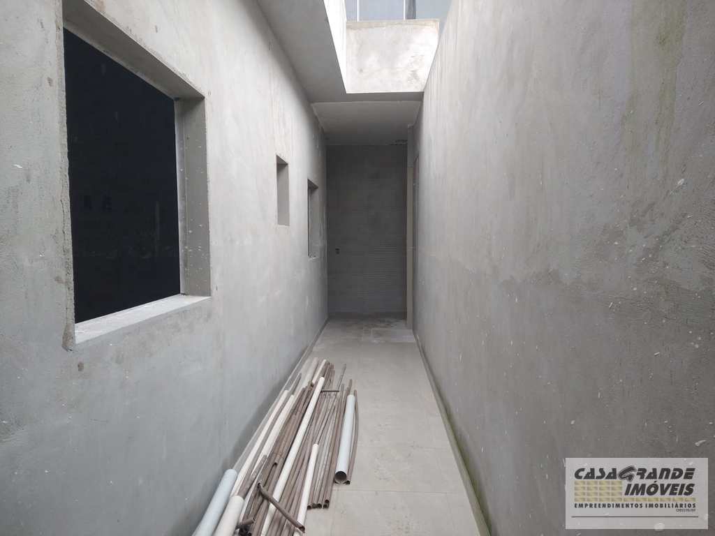 Casa em Praia Grande, no bairro Balneário Maracanã