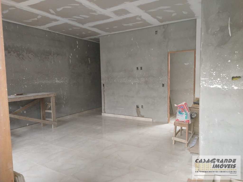 Casa em Praia Grande, no bairro Balneário Maracanã