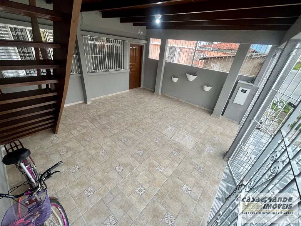 Casa em Praia Grande, no bairro Caiçara