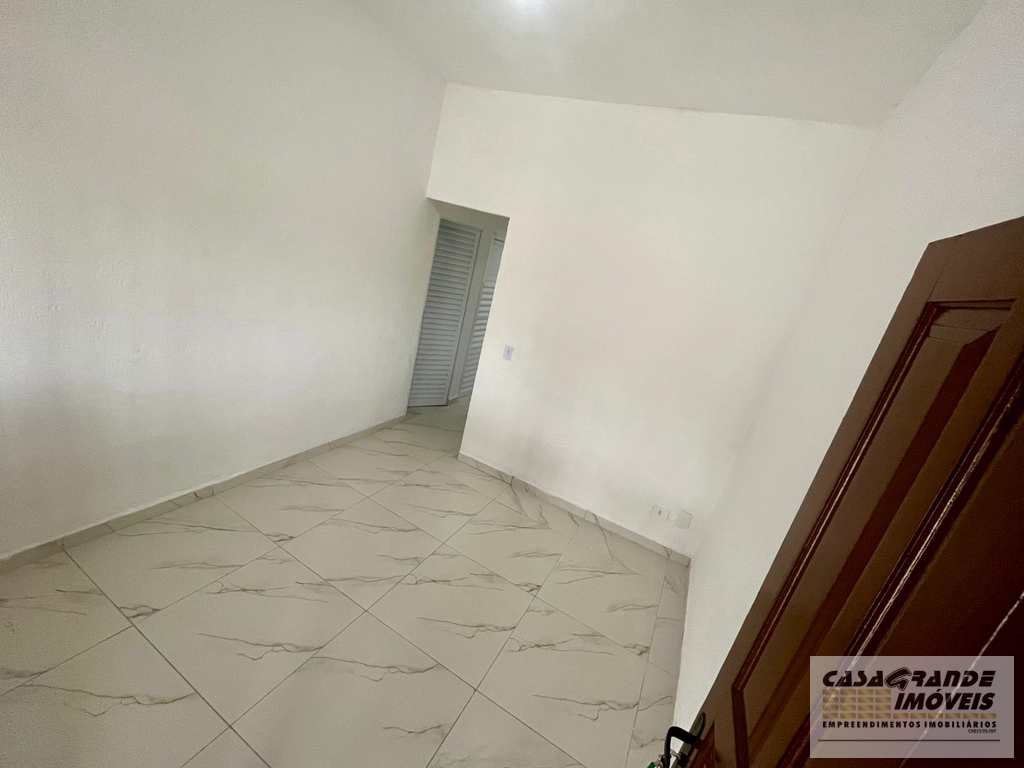 Casa em Praia Grande, no bairro Caiçara