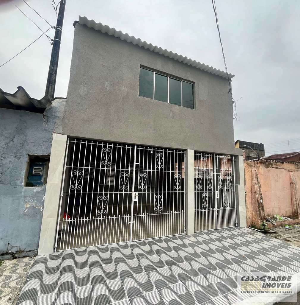 Casa em Praia Grande, no bairro Caiçara