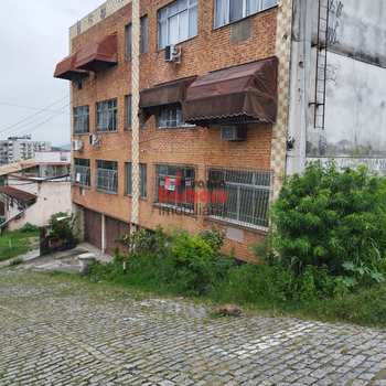 Apartamento em São Gonçalo, bairro Centro