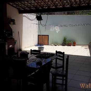 Casa em Governador Valadares, bairro Lourdes