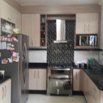 Casa em Governador Valadares, bairro Vila Bretas