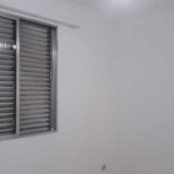 Apartamento em São Vicente, bairro Vila Valença