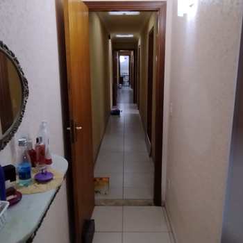 Casa em São Vicente, bairro Vila Valença