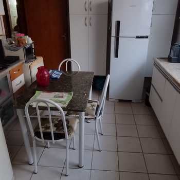 Casa em São Vicente, bairro Vila Valença