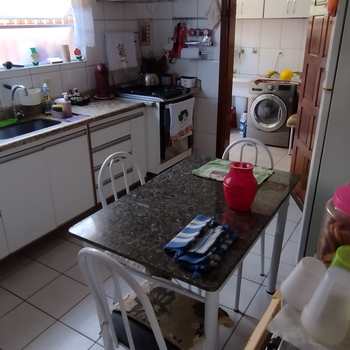 Casa em São Vicente, bairro Vila Valença