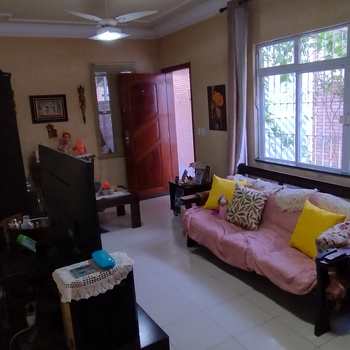 Casa em São Vicente, bairro Vila Valença