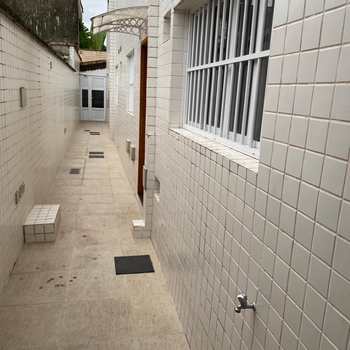 Casa em São Vicente, bairro Vila Voturua