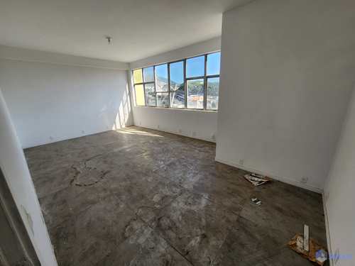 Sala Comercial, código 111 em Rio de Janeiro, bairro Campo Grande