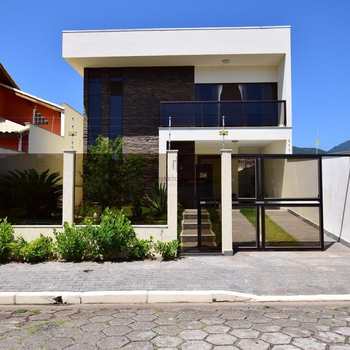 Casa em Peruíbe, bairro Centro